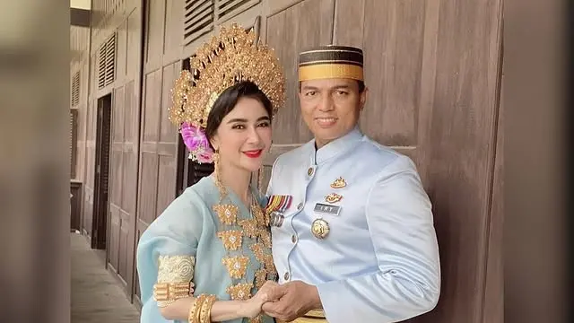 Uut Permatasari Ceritakan Awal Mula Perkenalan dengan Sang Suami. (YouTube/Melaney Ricardo)