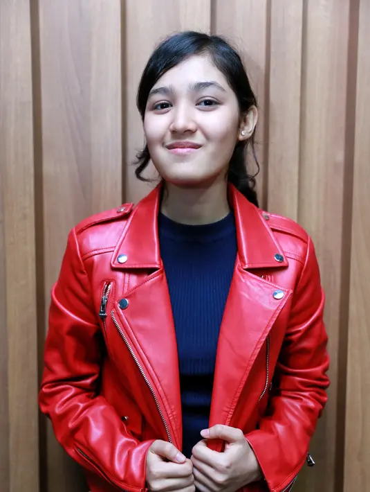 "Soal kesehatan sih mama suka bawel kalau pas lagi gerimis gini terus aku keluar dan nggak pake topi," aku Cut Syifa ketika ditemui Bintang.com beberapa waktu lalu di lokasi syuting. (Adrian Putra/Bintang.com)