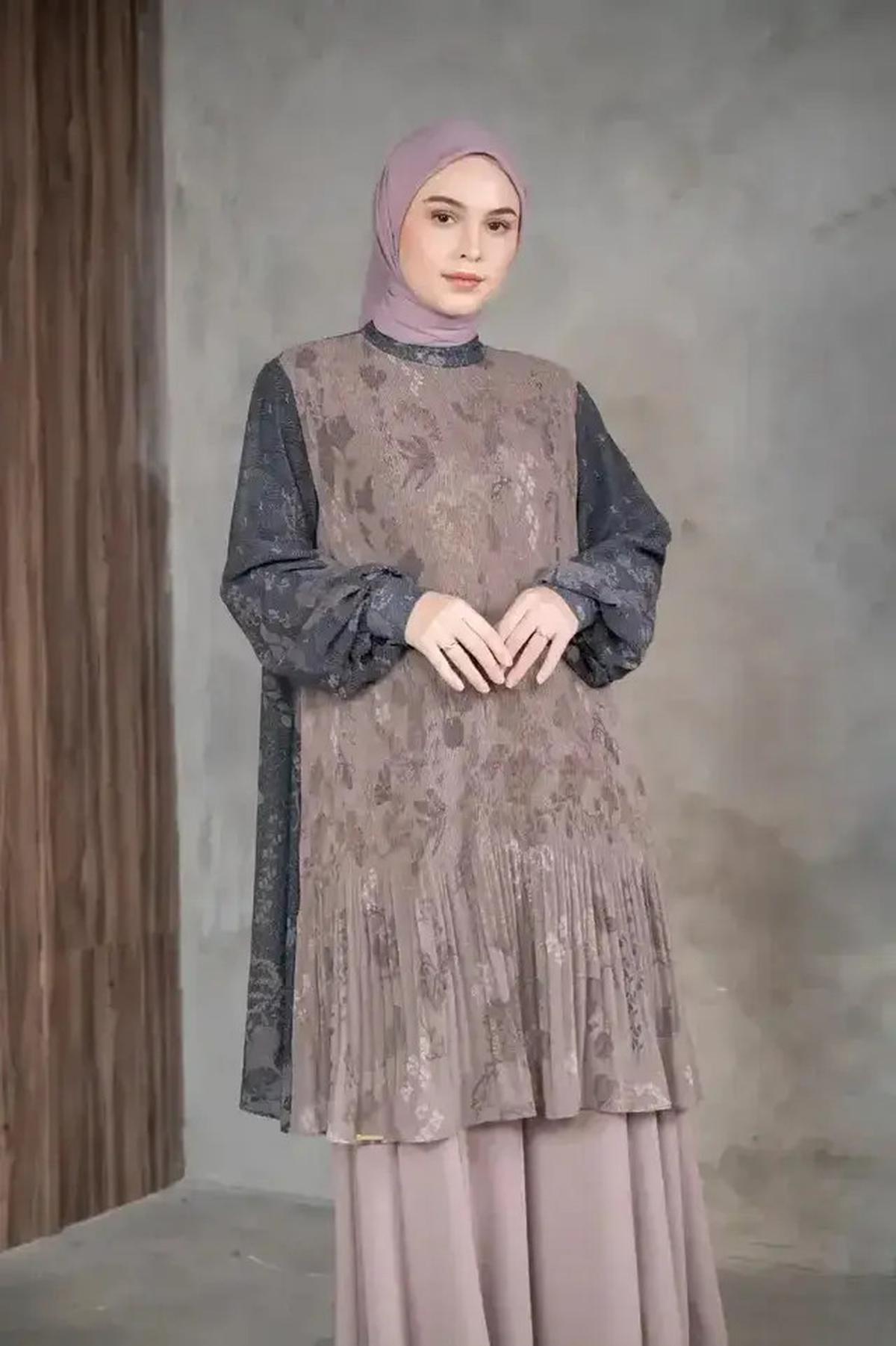 7 Model Baju Tunik Terbaru 2025 untuk Wanita Berhijab, Tampil Modis dan Anggun