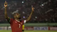 Kapten Timnas Indonesia, Boaz Solossa merayakan gol yang dicetaknya ke gawang Malaysia dalam laga uji coba di Stadion Manahan, Solo, Selasa (6/9/2016). (Bola.com/Vitalis Yogi Trisna)