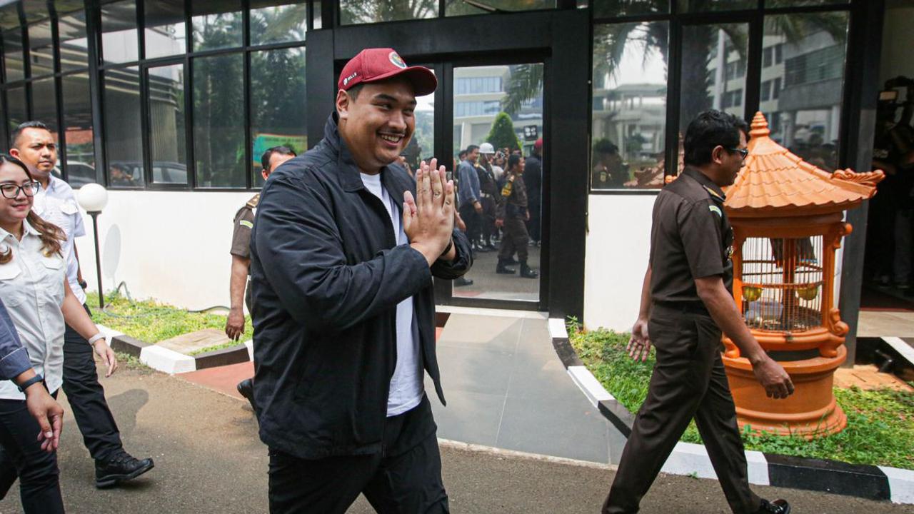 "Betul," jawab singkat Galumbang.<br><br>Ketika jaksa menanyakan perihal relevansi yang dilakukan Resi, Galumbang menyebut, itu hanya sekadar kenal saja<br>