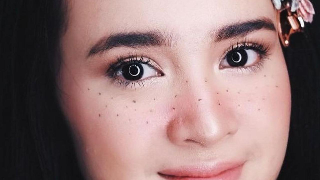 Menggunakan Look Makeup Freckless <br>