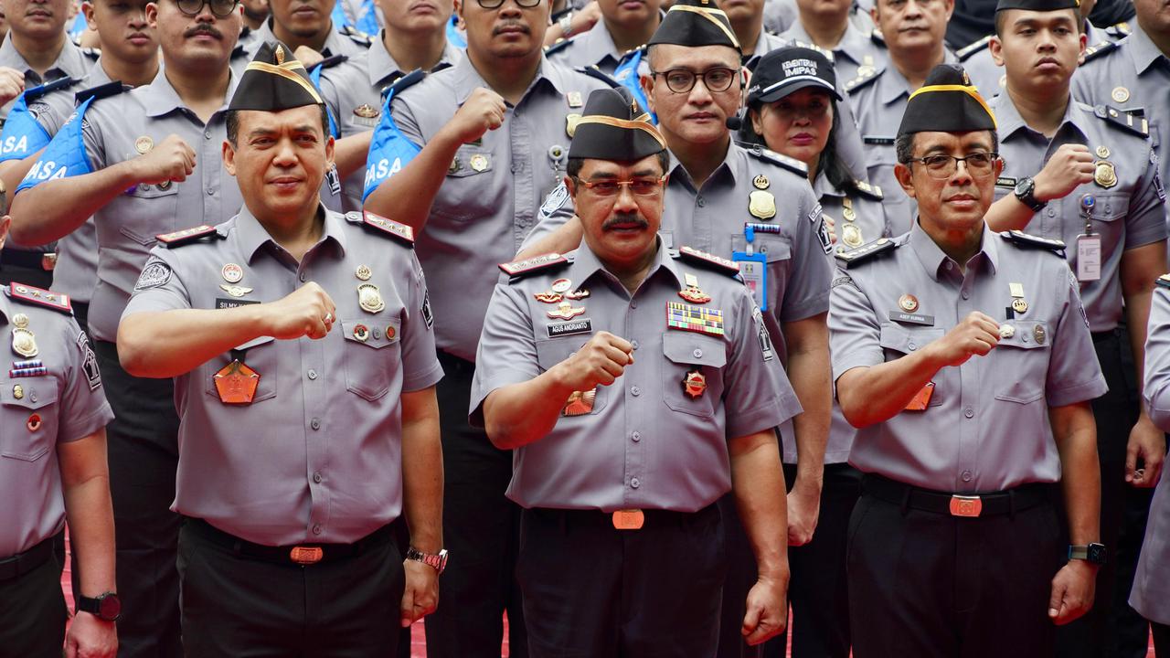 VIDEO: Momen Menteri Agus Duduk Lesehan Bersama Napi Binaan Lapas Cipinang