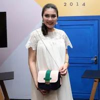 Hamil bukan lah penghalang bagi ibu muda yang satu ini untuk menjalani serangkaian aktifitasnya. Sandra Dewi, di usia kehamilannya yang sudah memasuki 8 bulan, masih beraktifitas seperti biasa. (Deki Prayoga/Bintang.com)