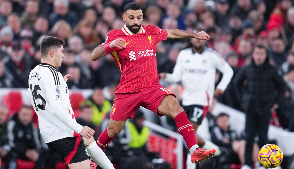 Berkat hasil ini, Liverpool masih bertengger di puncak klasemen dengan poin 36. Sementara itu, Fulham untuk sementara naik ke peringkat sembilan dengan poin 24. (AP Photo/Jon Super)