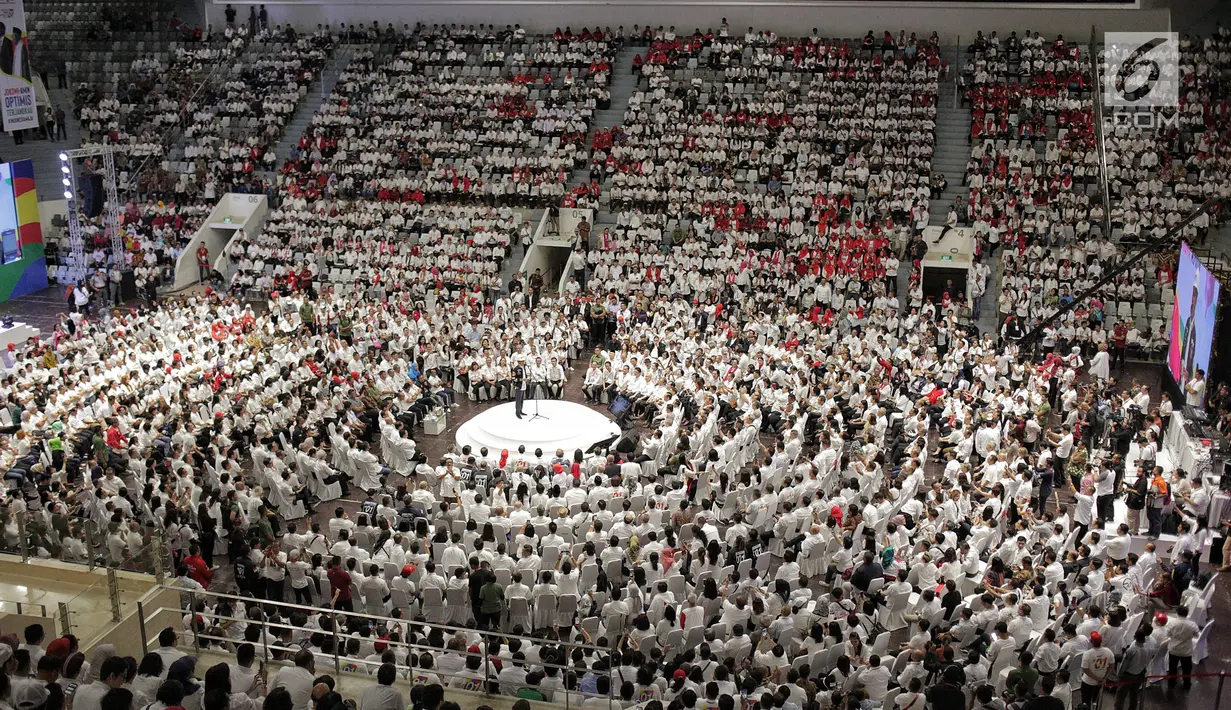 Suasana Deklarasi Dukungan 10.000 Pengusaha untuk Jokowi-Ma'ruf Amin di Istora Senayan GBK, Jakarta, Kamis (21/3). Deklarasi dihadiri pengusaha skala kecil dan besar yang tergabung dalam Pengusaha Pekerja ProJokowi (KerJo). (Liputan6.com/Faizal Fanani)