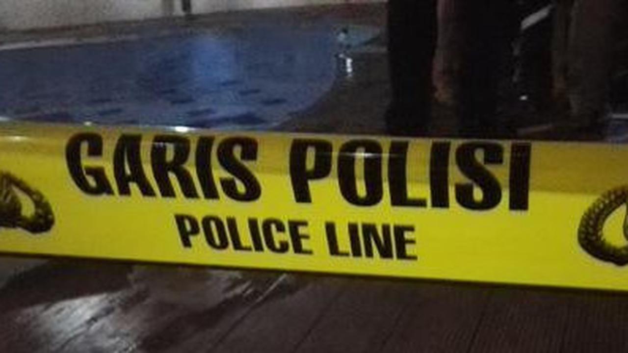 Dikira Boneka, Mayat Pria Tanpa Identitas Ditemukan Tersangkut di Dekat Pintu Air Cengkareng