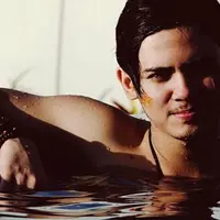 Setelah sinetron Ganteng Ganteng Serigala tamat, Aliando jarang lagi tampil di layar kaca. Ia hanya beberapa kali menjadi pengisi acara dan gelar konser mini. Kini, ia muncul dengan penampilan baru. (Instagram/aliandooo)