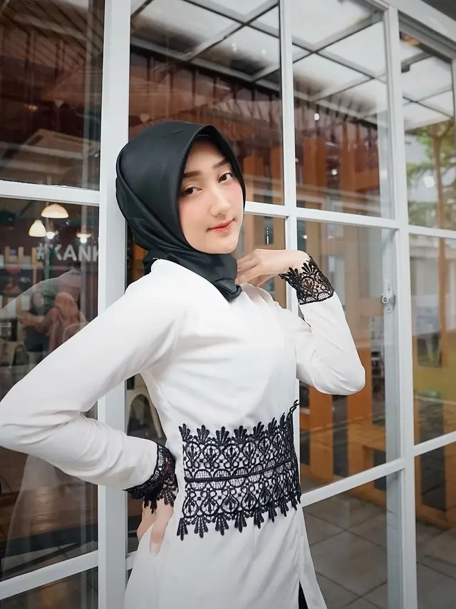 7 Gaya Sandrina IMB Pakai Hijab Ini Cantiknya Curi Perhatian