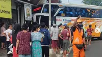 Bus Hiba Utama tabrak bangunan di Jalan I Gusti Ngurah Rai, Duren Sawit, Jakarta Timur. (Foto: Instagram @jktinfo)