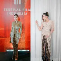 Gaya ningrat ala Wulan Guritno dalam balutan kebaya bergaya klasik. Kebaya kartini velvet warna emas itu dipadukan dengan kain jarik batik berwiru. [@wulanguritno]