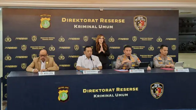 Konferensi pers soal pembunuhan pensiunan JICT Ermanto di rumahnya di Bekasi