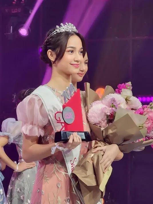Kemenangan ini bukan sekadar prestasi biasa, tetapi sebuah bukti kerja keras dan talenta luar biasa yang dimiliki Sydney, baik di bidang modeling, akademik, maupun olahraga. [@cuttaryofficial].