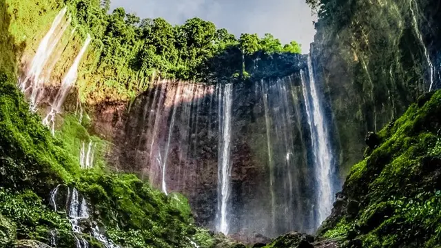 Air terjun Tumpak Sewu Lumajang. (Istimewa)