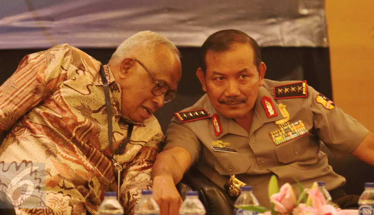 Ketua KPK,Taufiequrachman Ruki  dan Kapolri Jenderal Badrodin Haiti saat diskusi dengan Asosiasi Pengusaha Indonesia (Apindo) di Jakarta, Senin (21/9/2015). Pertemuan tersebut membahas kondisi keamanan dan ekonomi di Indonesia. (Liputan6.com/Angga Yuniar)