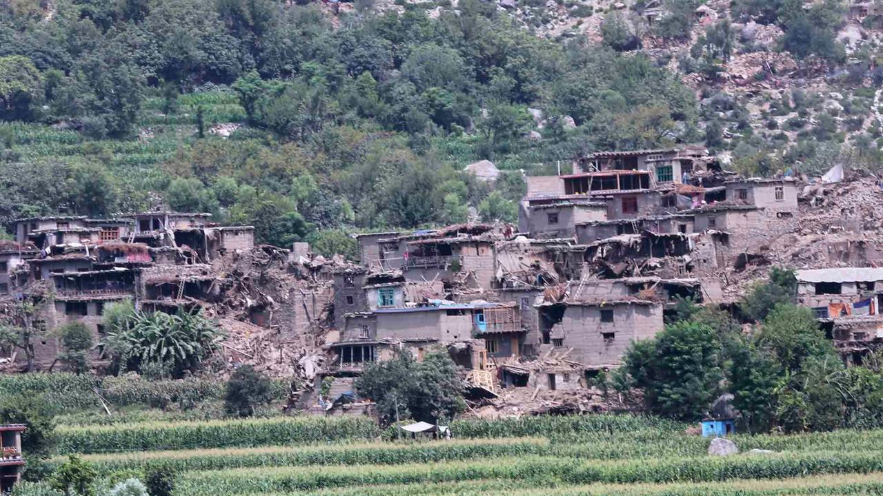 FOTO: Pemandangan Pilu, Gempa Hancurkan Satu Desa di Afghanistan