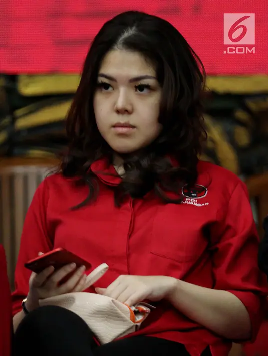 Artis Tina Toon saat konferensi pers terkait perayaan 90 tahun Sumpah Pemuda, Jakarta, Selasa (23/10). Perayaan 90 tahun peringatan Sumpah Pemuda akan dilaksanakan Minggu (28/10/2018) di JIExpo Kemayoran, Jakarta . (Liputan6.com/Johan Tallo)