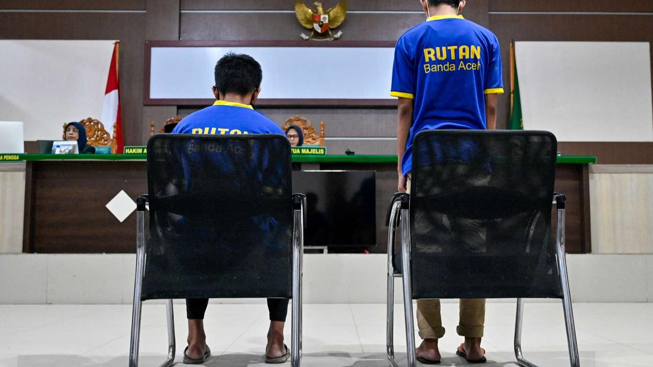 Pasangan gay di Aceh dijatuhi hukuman cambuk