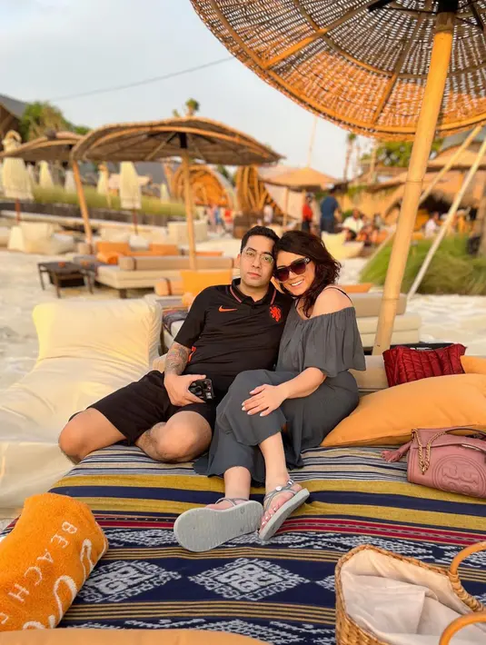 <p>Dugaan netizen kalau Thalita Latief dan Ichsan Reinaldy punya hubungan spesial semakin menguat saat artis berusia 33 tahun itu memposting foto bareng mereka. (Instagram/thalitalatief)</p>