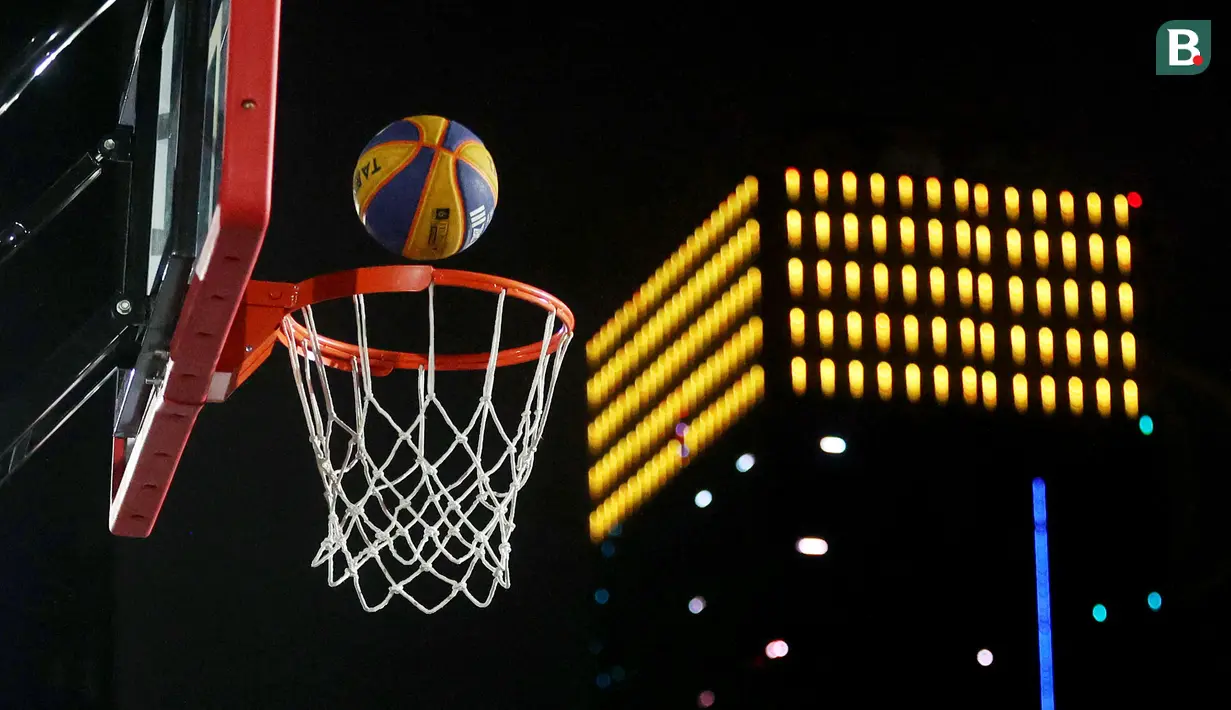 Kejuaraan basket 3x3 ini diselenggarakan untuk menjaring bakat muda yang menonjol dikalangan pelajar. (Bola.com/M Iqbal Ichsan)