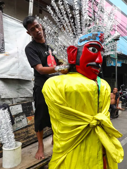 Jenis ondel-ondel yang digunakan untuk ngamen memiliki perbedaan dengan ondel-ondel untuk pajangan atau pawai. (Liputan6.com/Angga Yuniar)