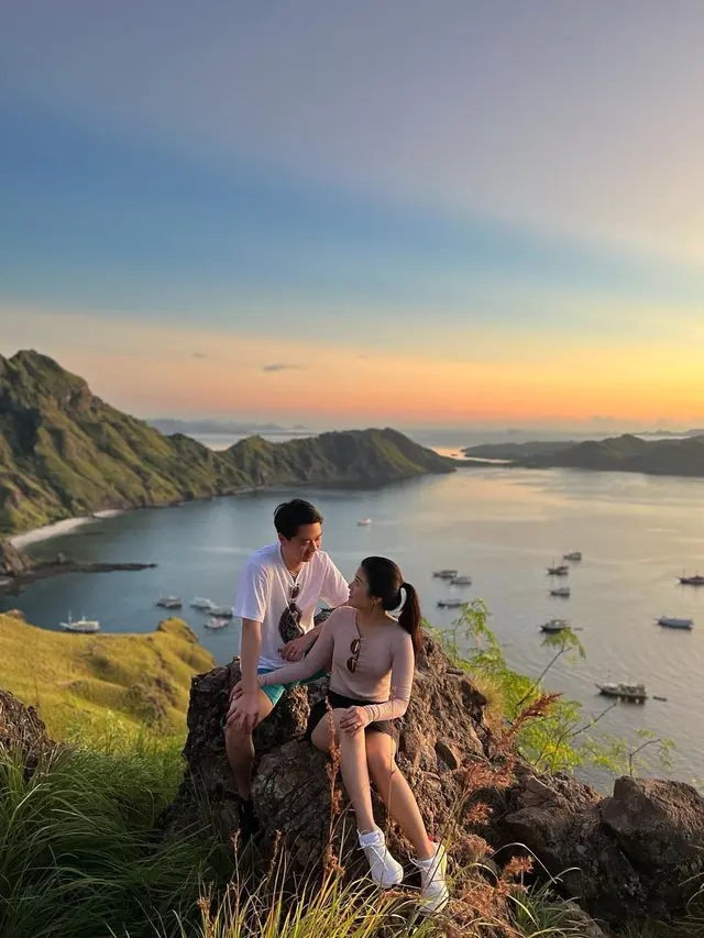 Potret Bahagia Kevin Sanjaya dan Valencia Tanoesoedibjo Sebagai Pengantin Baru yang Bulan Madu di Labuan Bajo