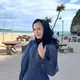 Beby Tsabina selama di Aceh membagikan beberapa foto dirinya. Termasuk saat berada di pantai indah, Aceh. Beby tampil dengan busana serba navy. [@bebytsabina]