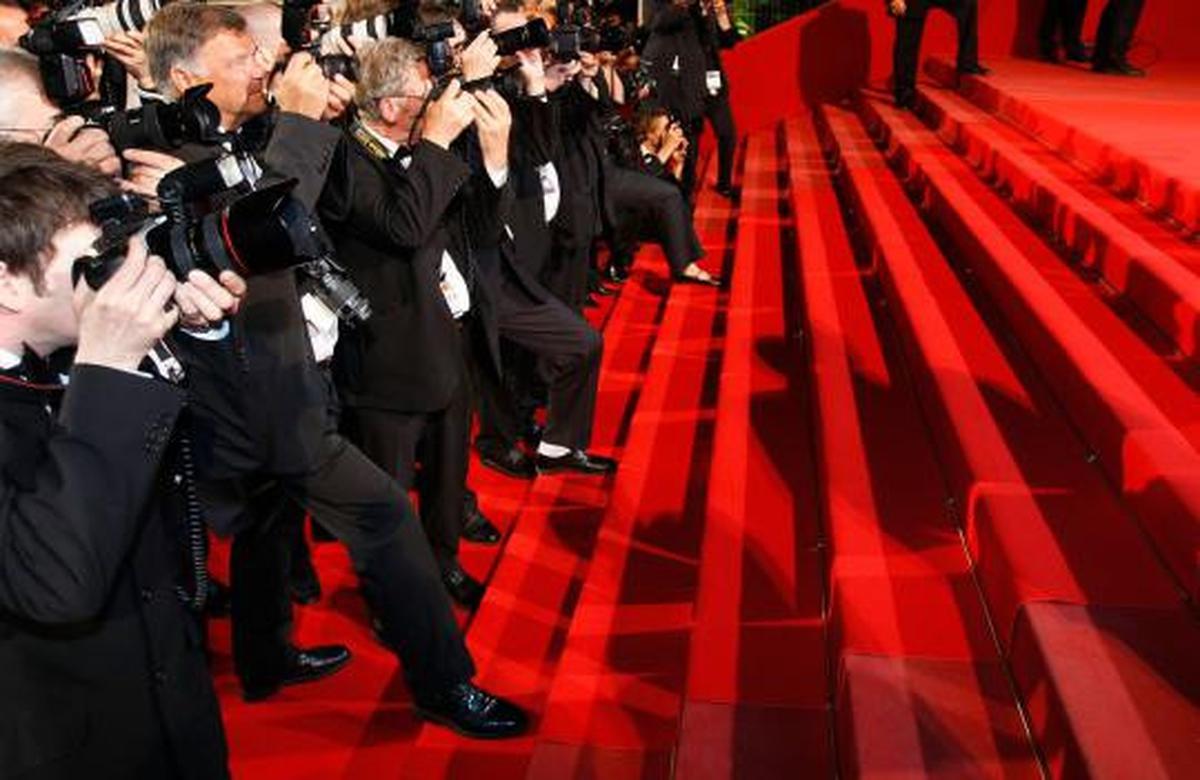 Aksi para paparazzi memburu gambar bintang ternama
