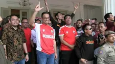 Anies Baswedan berjanji akan membangun stadion bertaraf internasional untuk Persija.