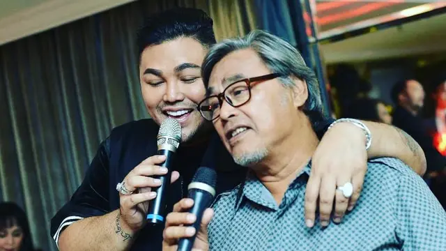 [Fimela] Potret Kenangan Ivan Gunawan dan Ayahnya