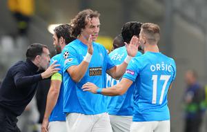 David Luiz merayakan gol bersama rekan setim Mislav Orsic setelah dalam laga Liga Champions antara Pafos FC vs AS Monaco di Limassol, Siprus, 27 November 2025. (AP Photo/Petros Karadjias)