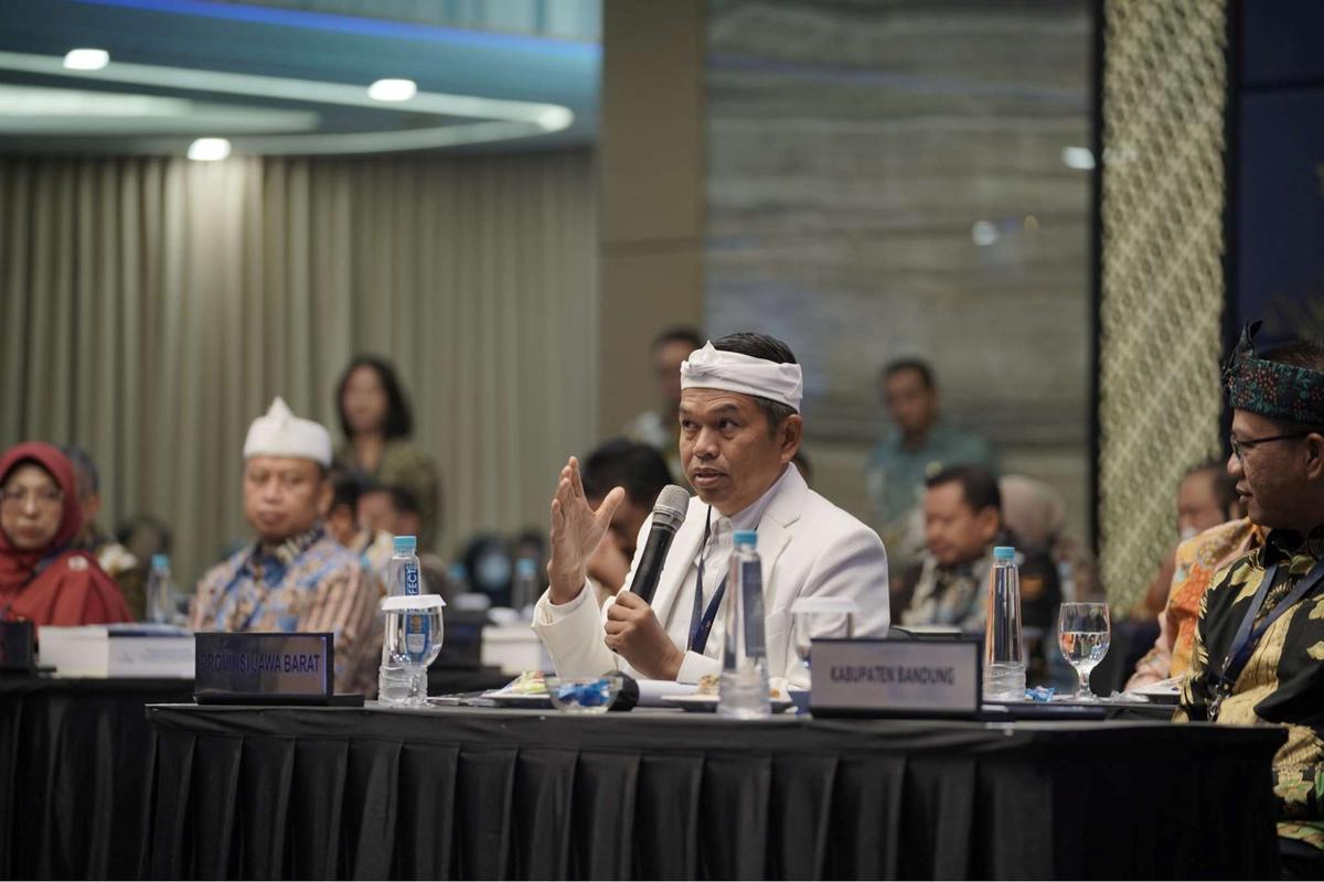 Gubernur Jawa Barat Dedi Mulyadi rombak total pejabat Bank BJB