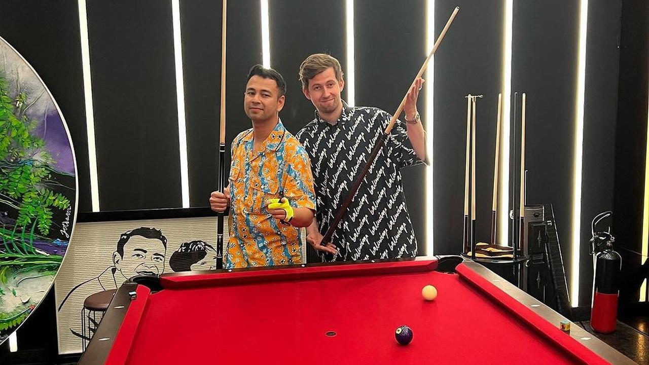 Kehadiran Alan Walker di rumah Raffi Ahmad langsung membuat heboh netizen tanah air. Postingan Raffi langsung banjir komentar.<br>