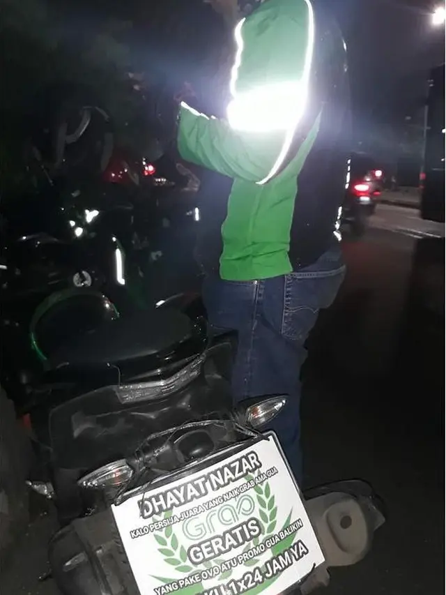 Potret Nyeleneh Plat Motor Driver Ojek Online Ini Malah Bikin Bingung