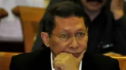 Dirut PT Pelindo II, Robert Joost (RJ) Lino saat menghadiri rapat pembentukan Panja Pelindo II bersama Komisi VI DPR RI, Jakarta, Rabu (14/9/2015). Rapat membahas perkembangan kasus hukum dugaan korupsi crane di Pelindo II. (Liputan6.com/Johan Tallo)