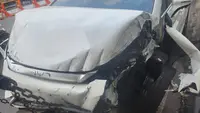 Mobil Listrik Tabrak Trotoar hingga Rusak Fasilitas Umum di Jaksel