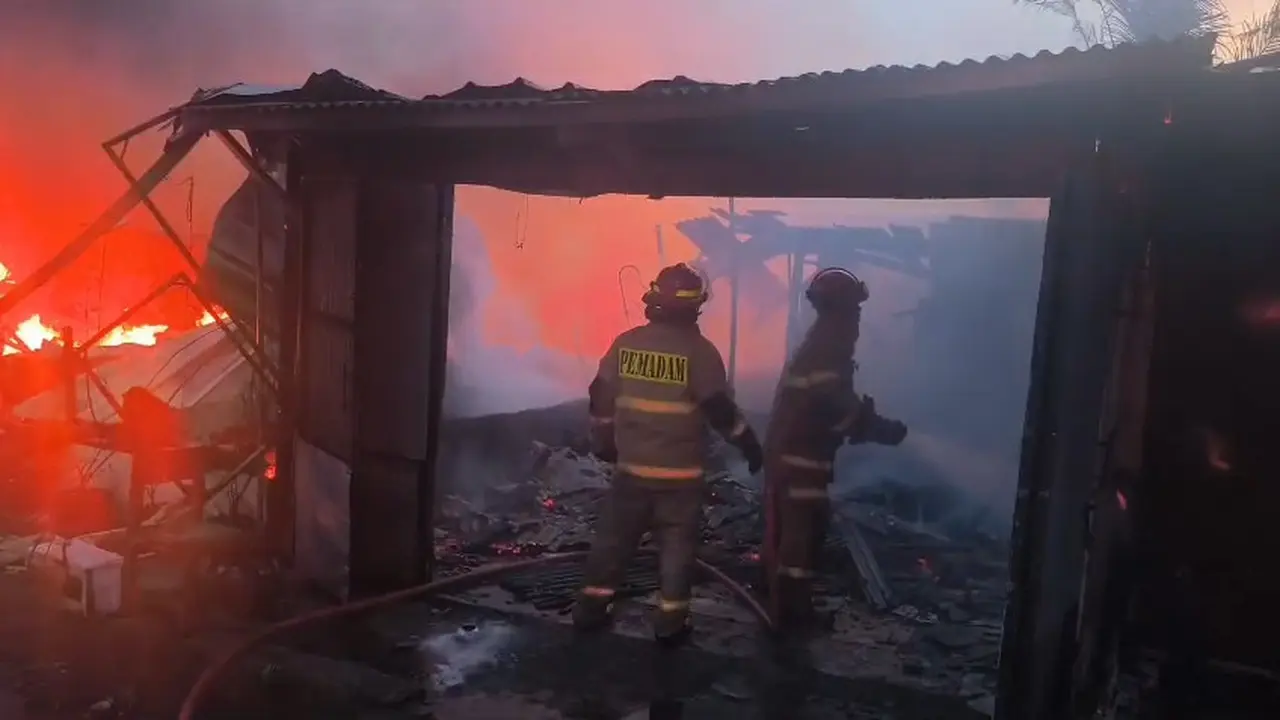 Kebakaran Hebat Dekat Balai Kota Depok