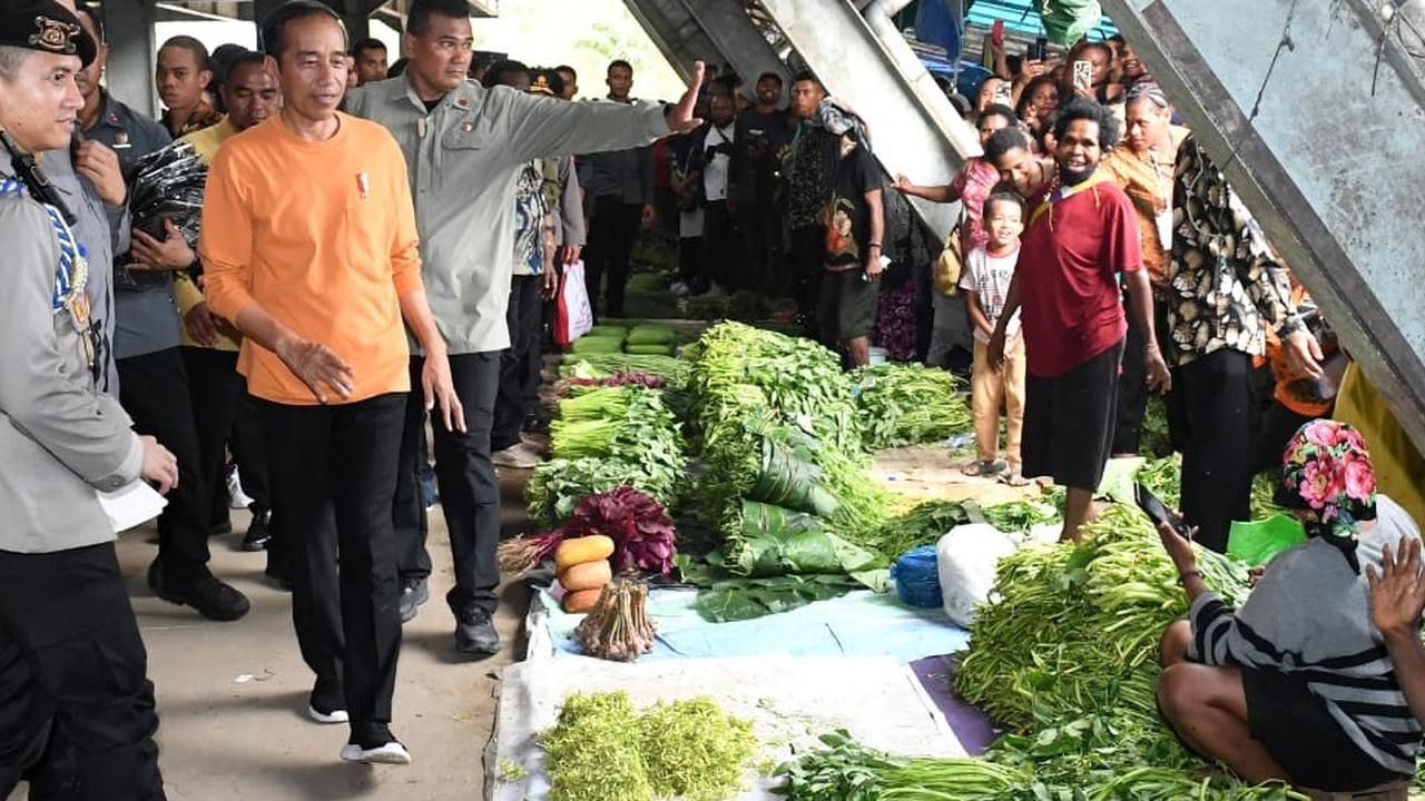 Presiden Jokowi Kunjungi Pasar Pharaa Sentani