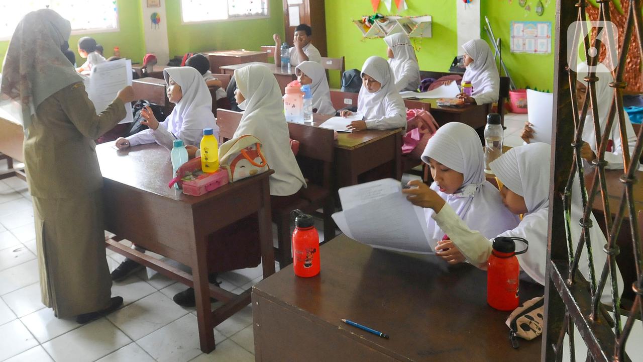 murid SDN Pondokcina ujian