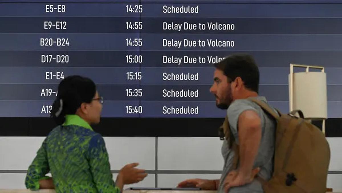 Gunung Lewotobi Laki-Laki Erupsi, Sejumlah Penerbangan di Bandara I Gusti Ngurah Rai Ditunda