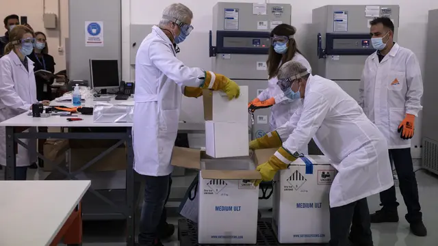 Vaksin COVID-19 buatan Pfizer tiba di Yunani