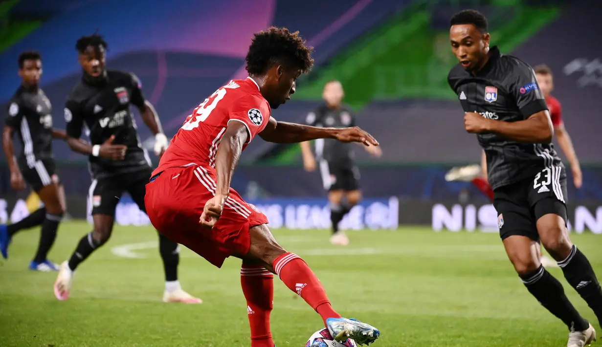Kenny Tete sukses mengantar Ajax merebut posisi runner-up Liga Europa 2016/2017 setelah dikalahkan Manchester United di partai final. Bersama Lyon ia sukses menapaki semifinal Liga Champions 2019/2020 usai dikalahkan Bayern Munchen. (AFP/Franck Fife/Pool)