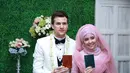 Khidmat dan sakralnya suasana akad nikah Risty Tagor dan Stuart Collin (M. Akrom Sukarya/Bintang.com)