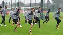 Para pemain Liverpool menggelar sesi latihan jelang laga Liga Champions di Melwood, Liverpool, Senin (25/9/2017). Liverpool akan berhadapan dengan Spartak Moskow. (AFP/ Paul Ellis)