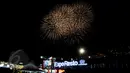 Pertunjukan kembang api memeriahkan pembukaan Jakarta Fair 2015 di Arena PRJ Kemayoran, Jakarta, Jumat (29/5). Jakarta Fair dalam rangka memperingati HUT Jakarta tersebut berlangsung hingga 5 Juli 2015. (Liputan6.com/Johan Tallo)