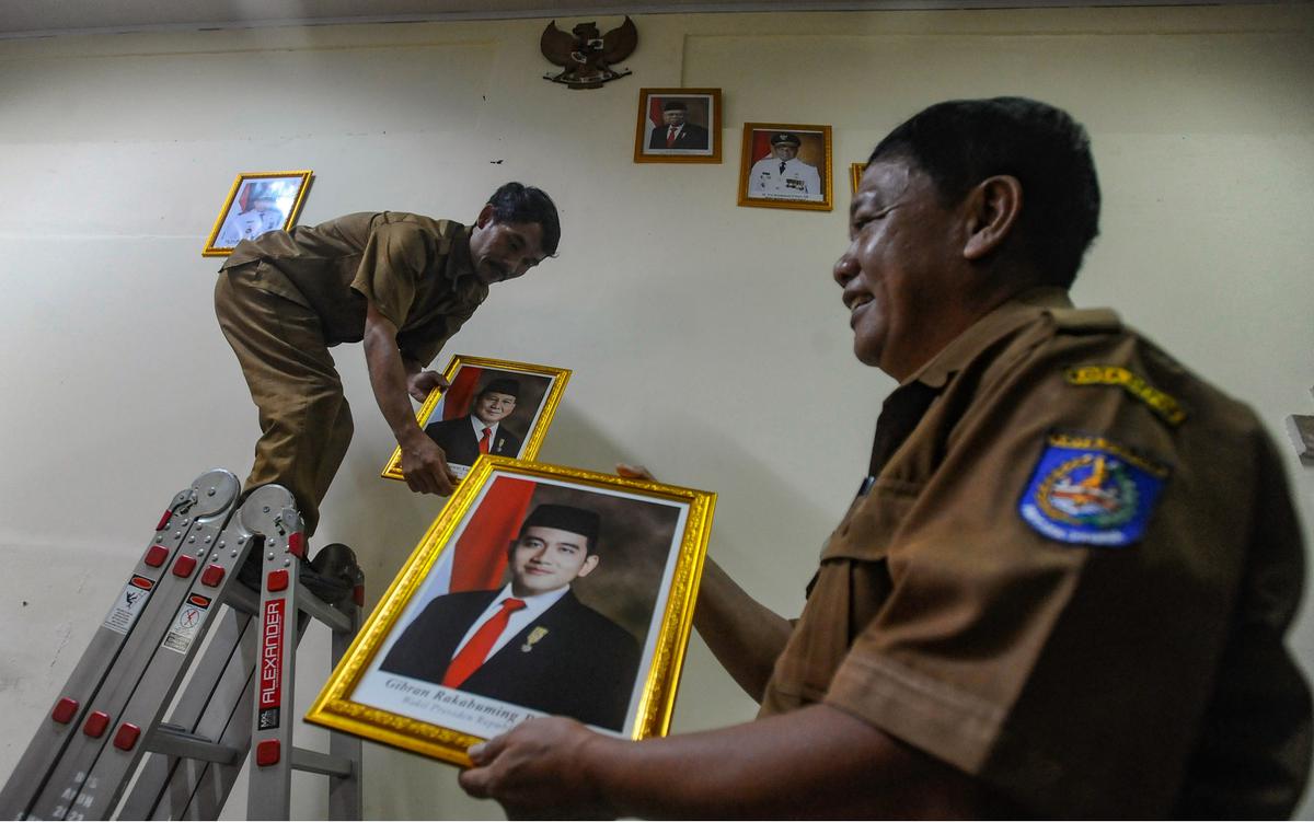 Murid sekolah pasang foto Presiden Prabowo di ruang kelas