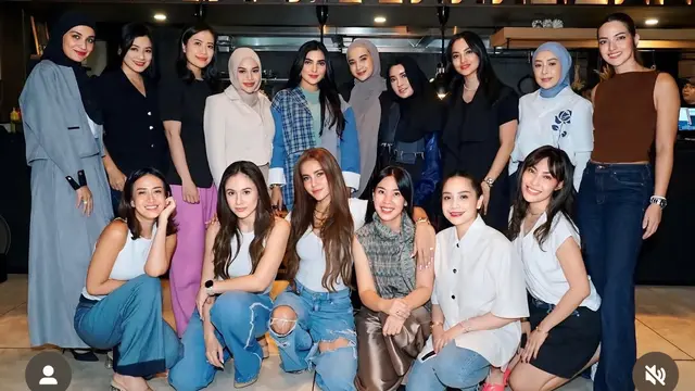 Gaya Geng Cendol Kembali Berkumpul Kocok Arisan-Rayakan Ulang Tahun Aurel Hermansyah. [@ririnekawati]