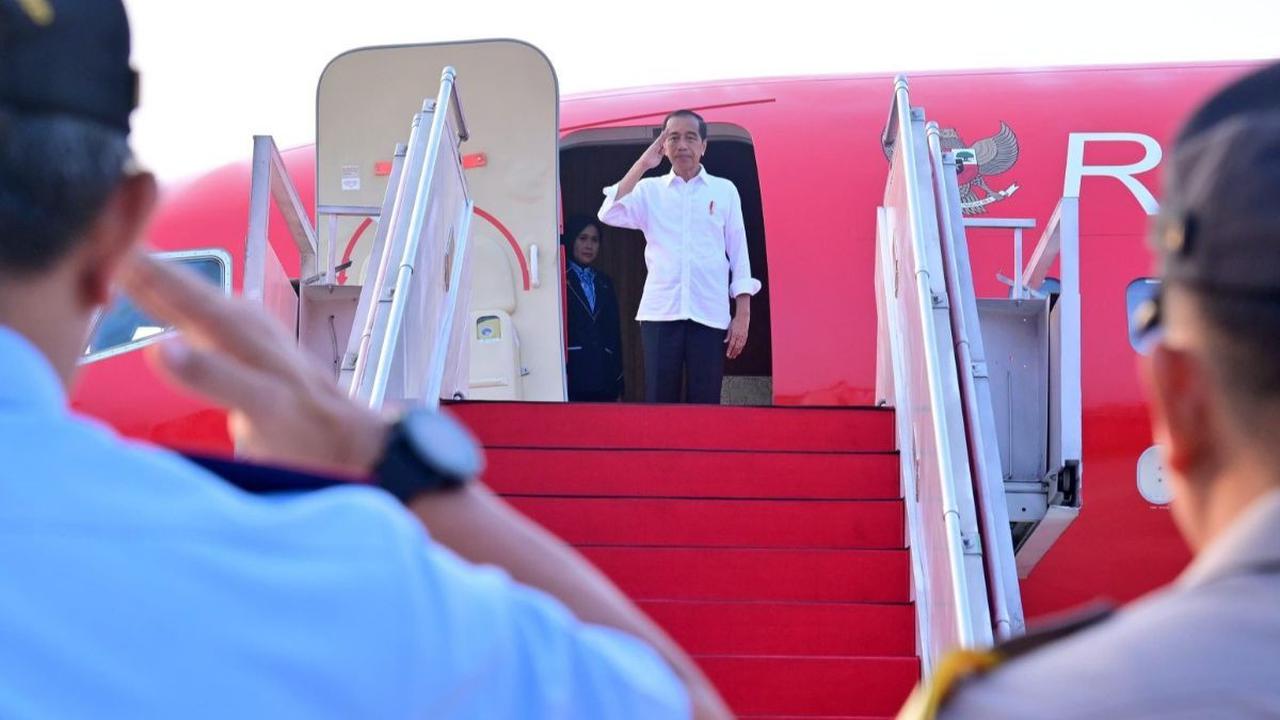 "Tapi saya enggak hafal (nama-nama). Saya enggak tahu unsur pemerintah berapa, profesional berapa, tapi saya kira apa, fifty-fifty lah," jelas dia.<br>