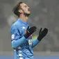 Pemain Napoli, Fabian Ruiz, tampak kecewa usai dikalahkan Inter Milan pada laga Serie A di Stadion San Siro, Rabu (26/12). Inter Milan menang 1-0 atas Napoli. (AP/Luca Bruno)