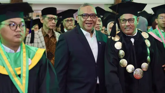 Wakil Menteri Ketenagakerjaan (Wamenaker) Afriansyah Noor pada acara Wisuda Diploma, Sarjana, dan Pascasarjana Universitas Muhammadiyah Indonesia. (Dok Kemnaker)